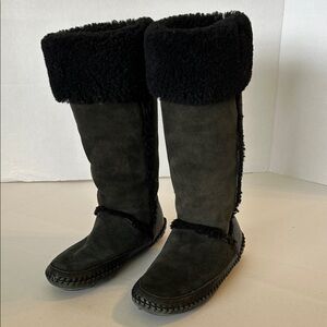 TORY BURCH OLIVE GREEN / BLACK SUEDE AND LEATHER KNEE LENGTY BOOTS SZ 2 GIRLS